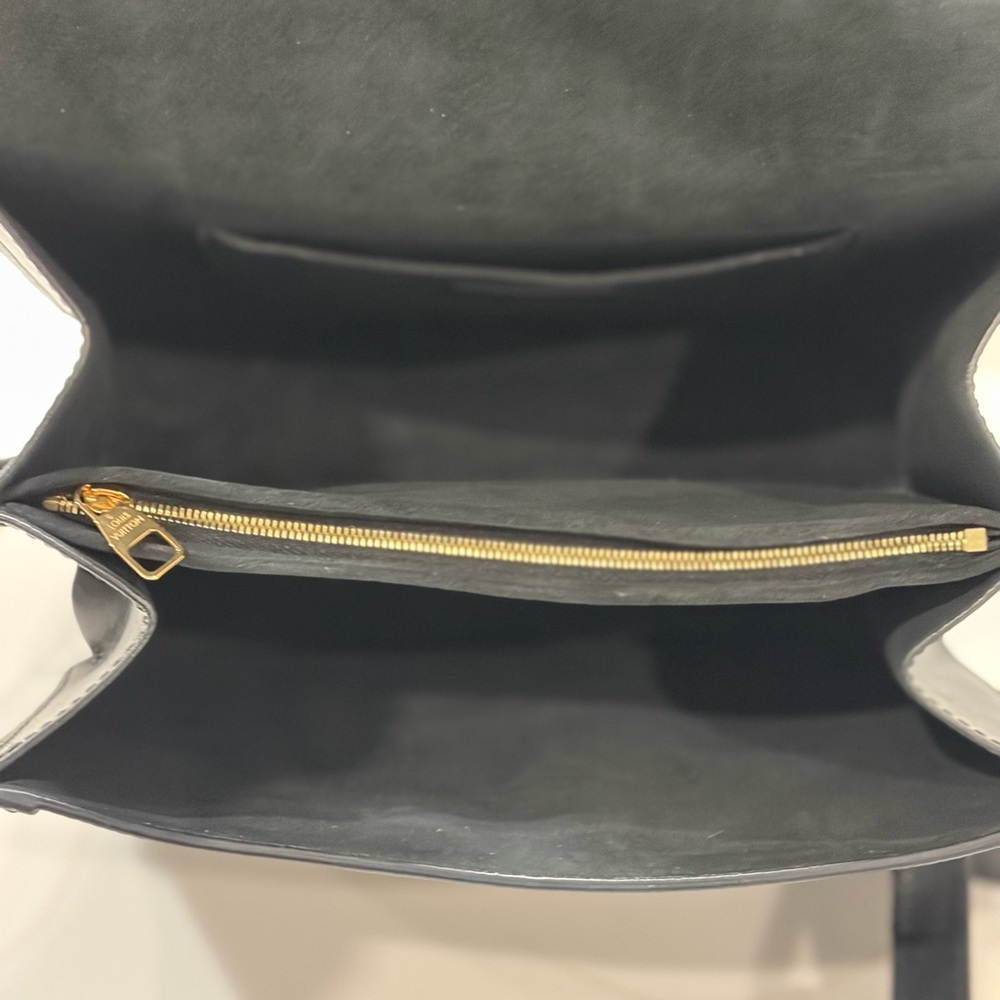 Louis Vuitton Black Leather Shoulder Bag with Gold Chain - Picture 7 of 10